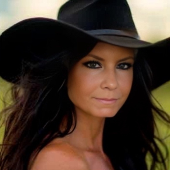 Meet your Posher, Mary - Picture 8 of 9